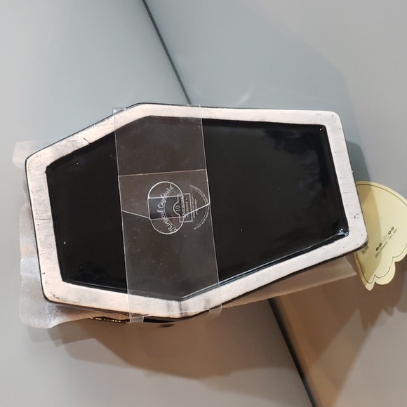 Ceramic coffin shaped container with lid NWT - Picture 3 of 6